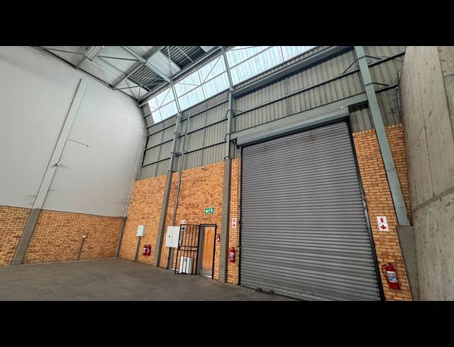 677M² WAREHOUSE TO LET IN LINBRO PARK